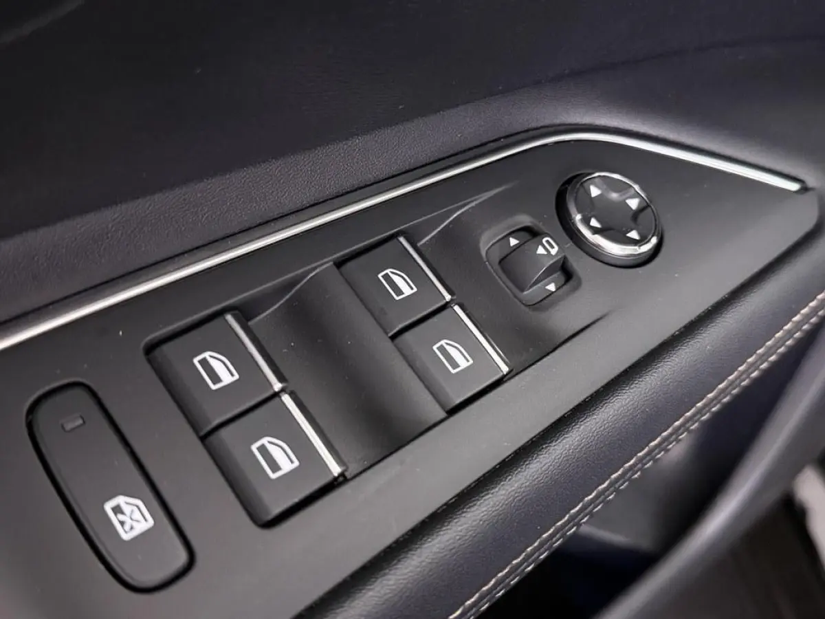 1.6 HYbrid 4x4 300pk GT Black Pack Pano/Alcantara/ 360.Camera/Comfort.Stoelen/El.Klep/Led/Nav/Winterpakket/CarPlay