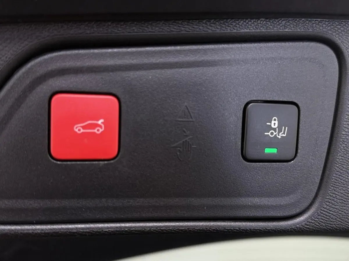 1.6 HYbrid 4x4 300pk GT Black Pack Pano/Alcantara/ 360.Camera/Comfort.Stoelen/El.Klep/Led/Nav/Winterpakket/CarPlay