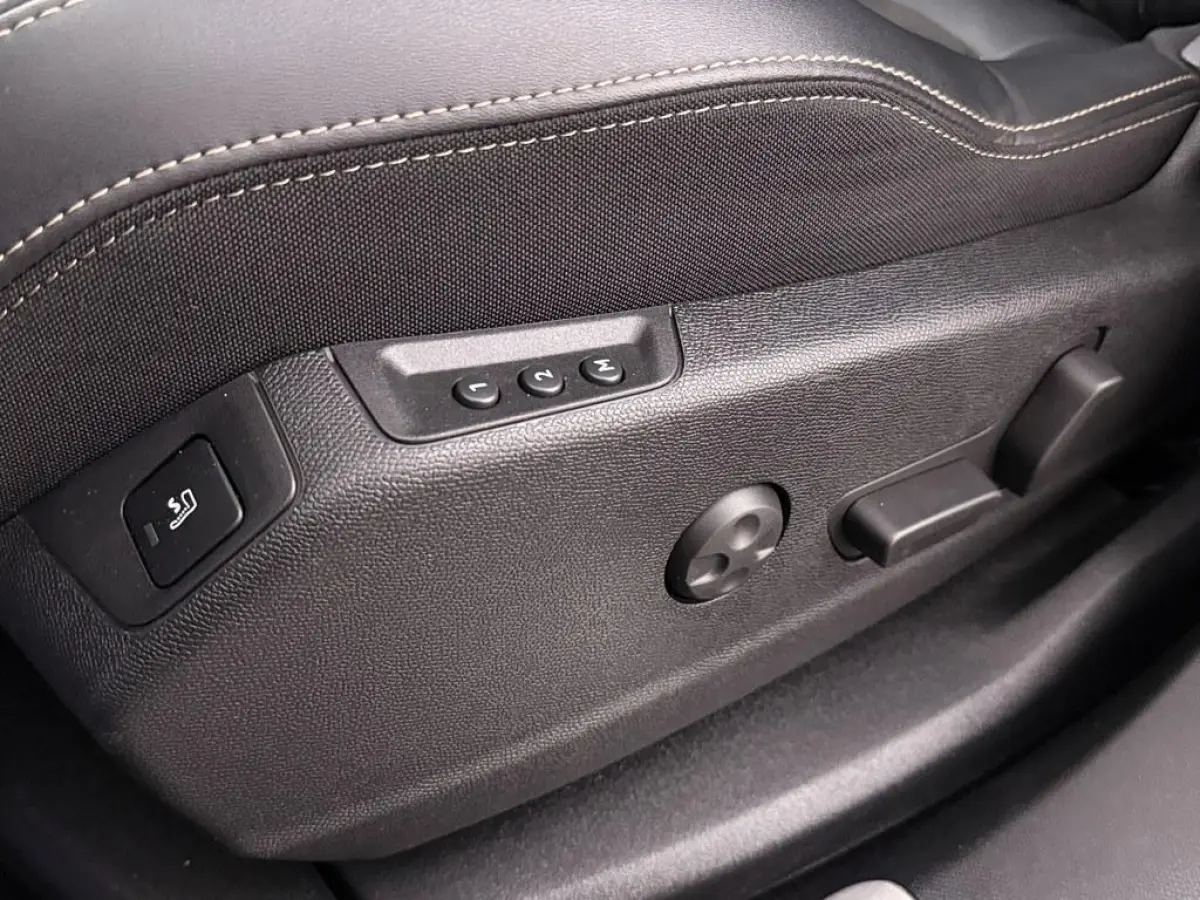1.6 HYbrid 4x4 300pk GT Black Pack Pano/Alcantara/ 360.Camera/Comfort.Stoelen/El.Klep/Led/Nav/Winterpakket/CarPlay