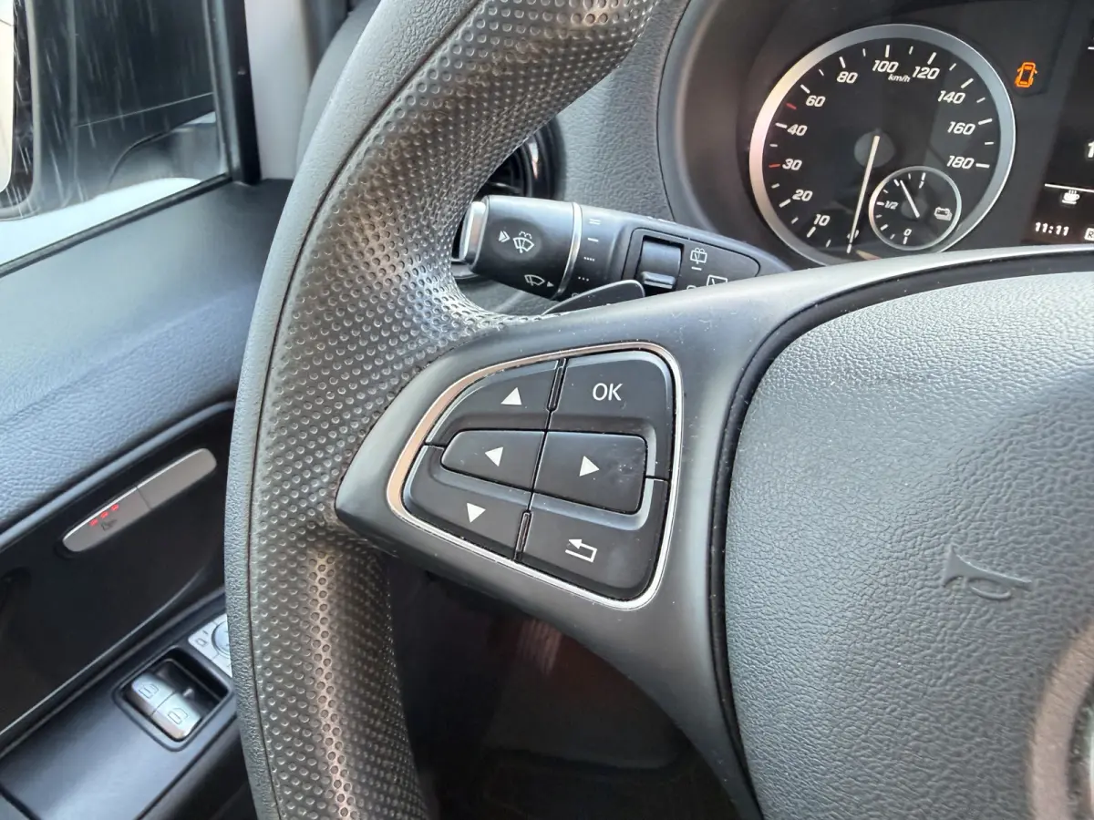 129 90kWh 204PK Personenvervoer L2 370km WLTP 92.2% (SOH) 7 Stoelen Elektrische Schuifdeur LED Lichtmetalen velgen 17inch Snelladen Climate Control Cruise Control
