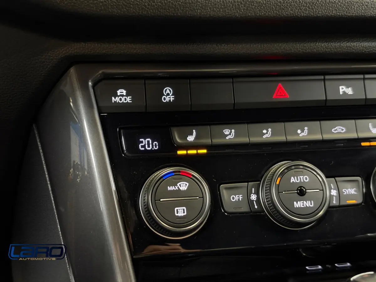 1.5 TSI 3x R-Line | Trekhaak ACC LED Climate CarPlay Blindspot Stoelver.