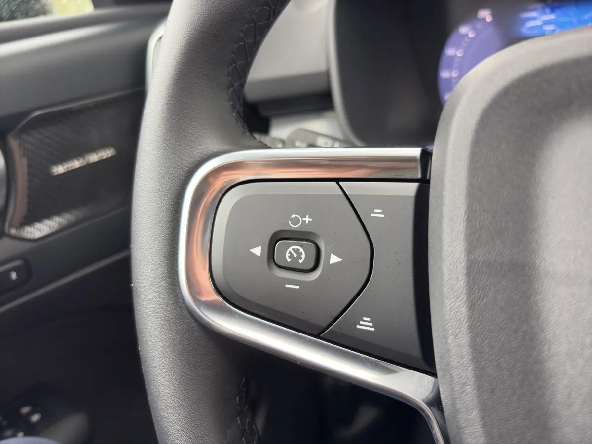 2.0 B4 Plus Dark | Harman Kardon | Stoel + Stuur Verwarming | Trekhaak | Camera | Keyless Start / Entry |