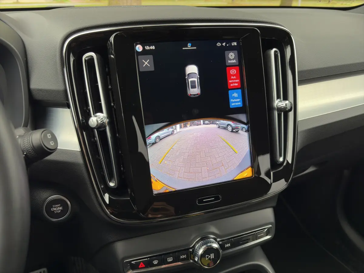 2.0 B4 Plus Dark | Harman Kardon | Stoel + Stuur Verwarming | Trekhaak | Camera | Keyless Start / Entry |