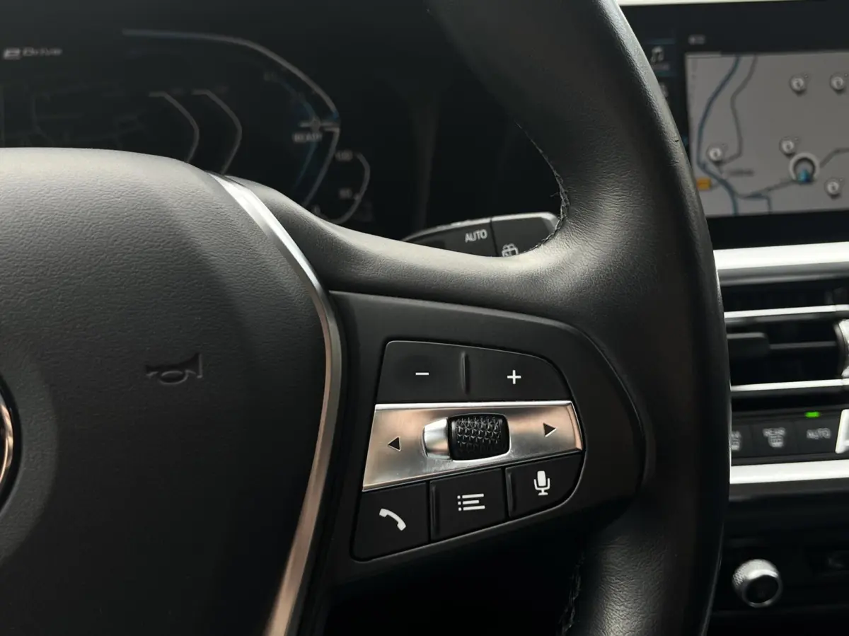 320e Leer, Climat, Carplay, Trekhaak..