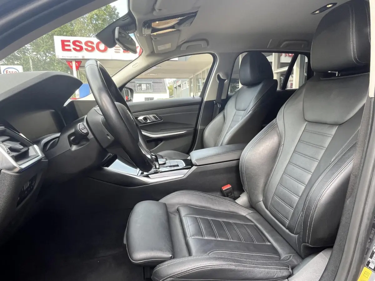 320e Leer, Climat, Carplay, Trekhaak..