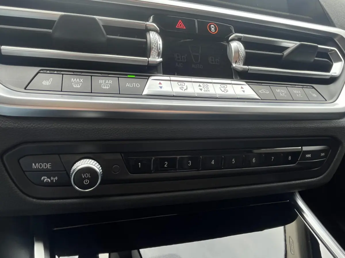 320e Leer, Climat, Carplay, Trekhaak..