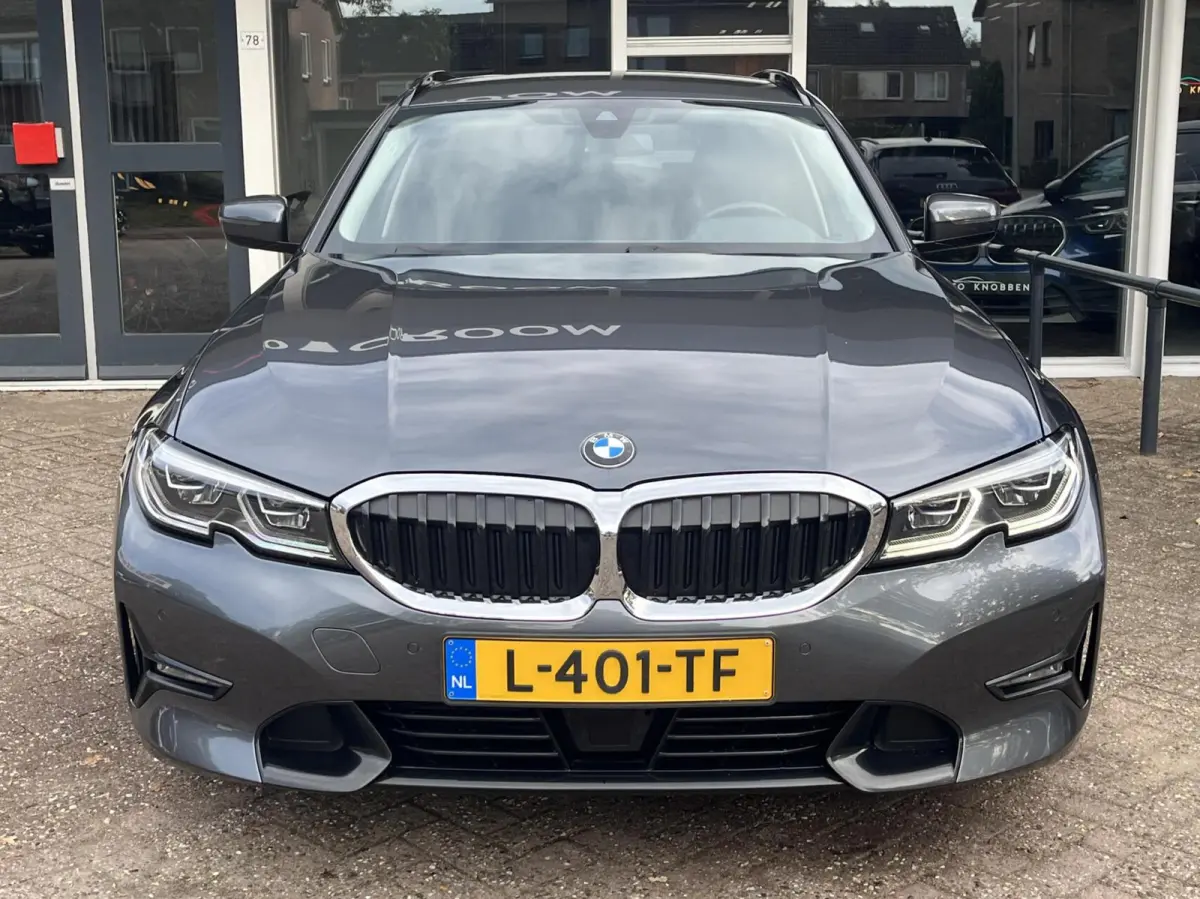320e Leer, Climat, Carplay, Trekhaak..