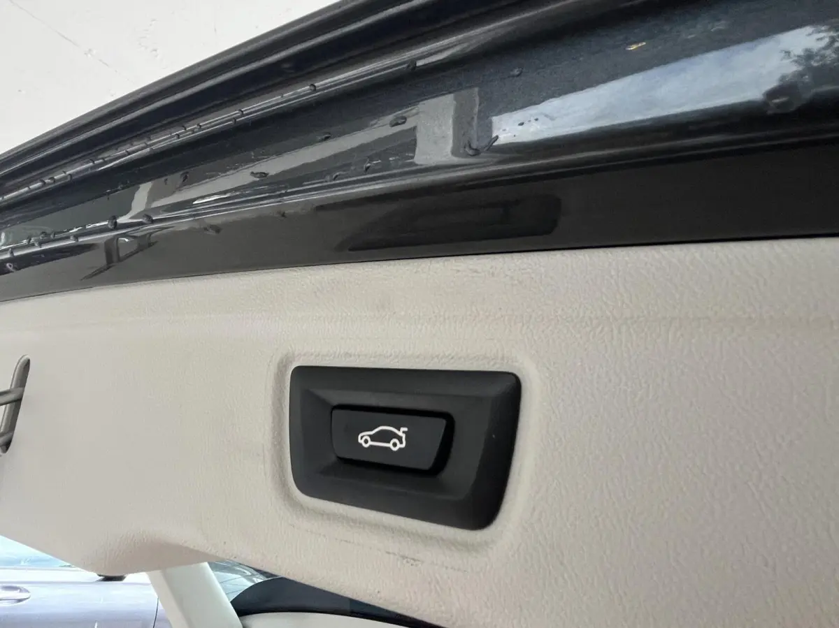 320e Leer, Climat, Carplay, Trekhaak..