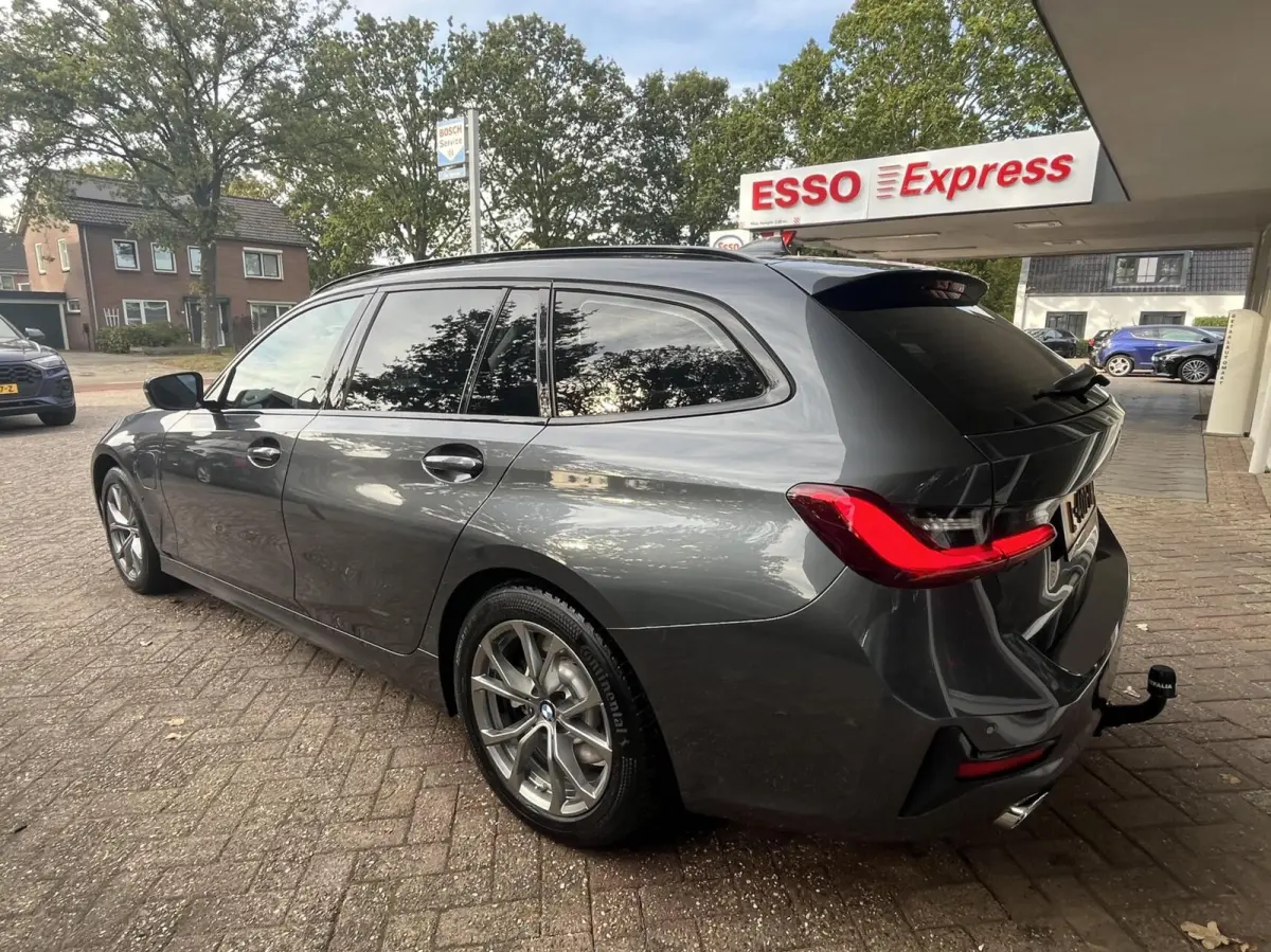 320e Leer, Climat, Carplay, Trekhaak..