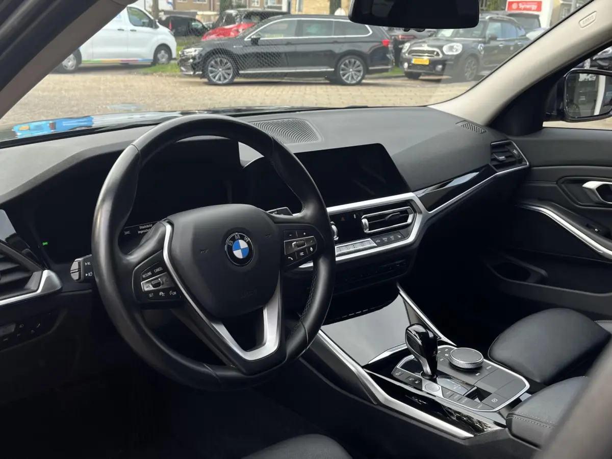 320e Leer, Climat, Carplay, Trekhaak..