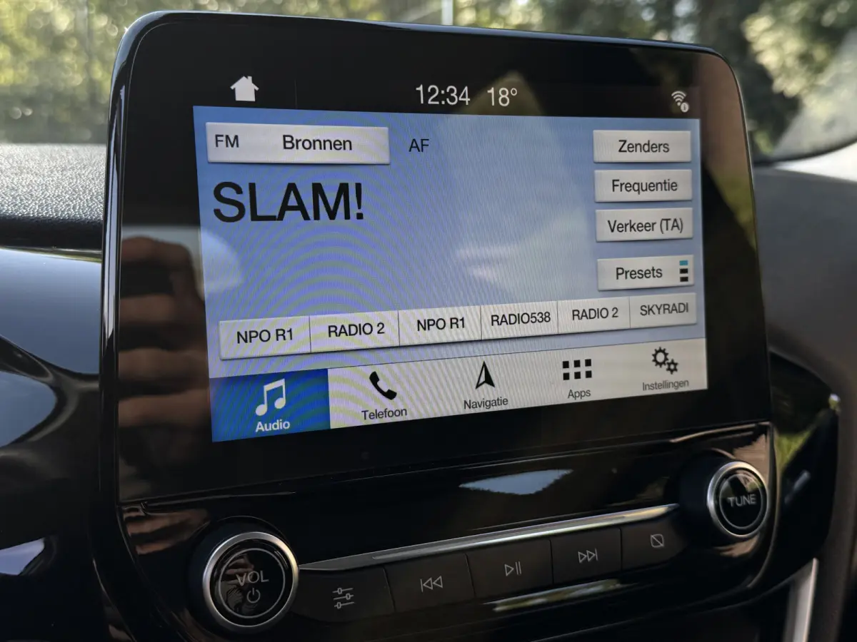 86PK TREND CARPLAY/AIRCO/NAVIGATIE