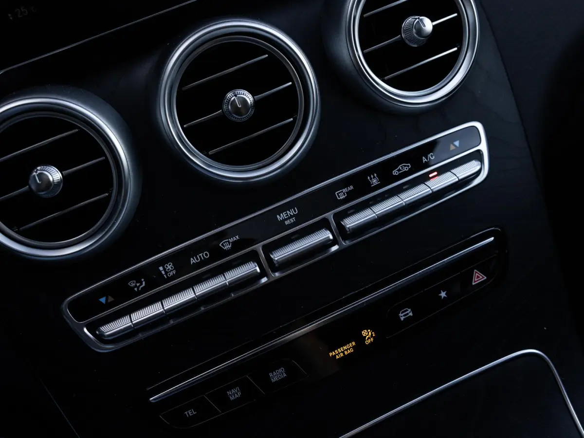 300e 4MATIC Business Solution AMG | SCHUIF-KANTELDAK | 360 CAMERA | KEYLESS ENTRY | APPLE CARPLAY | STOELVERWARMING | NL GELEVERD | 1E EIGENAAR | NIGHT PAKKET | SOH 92% |