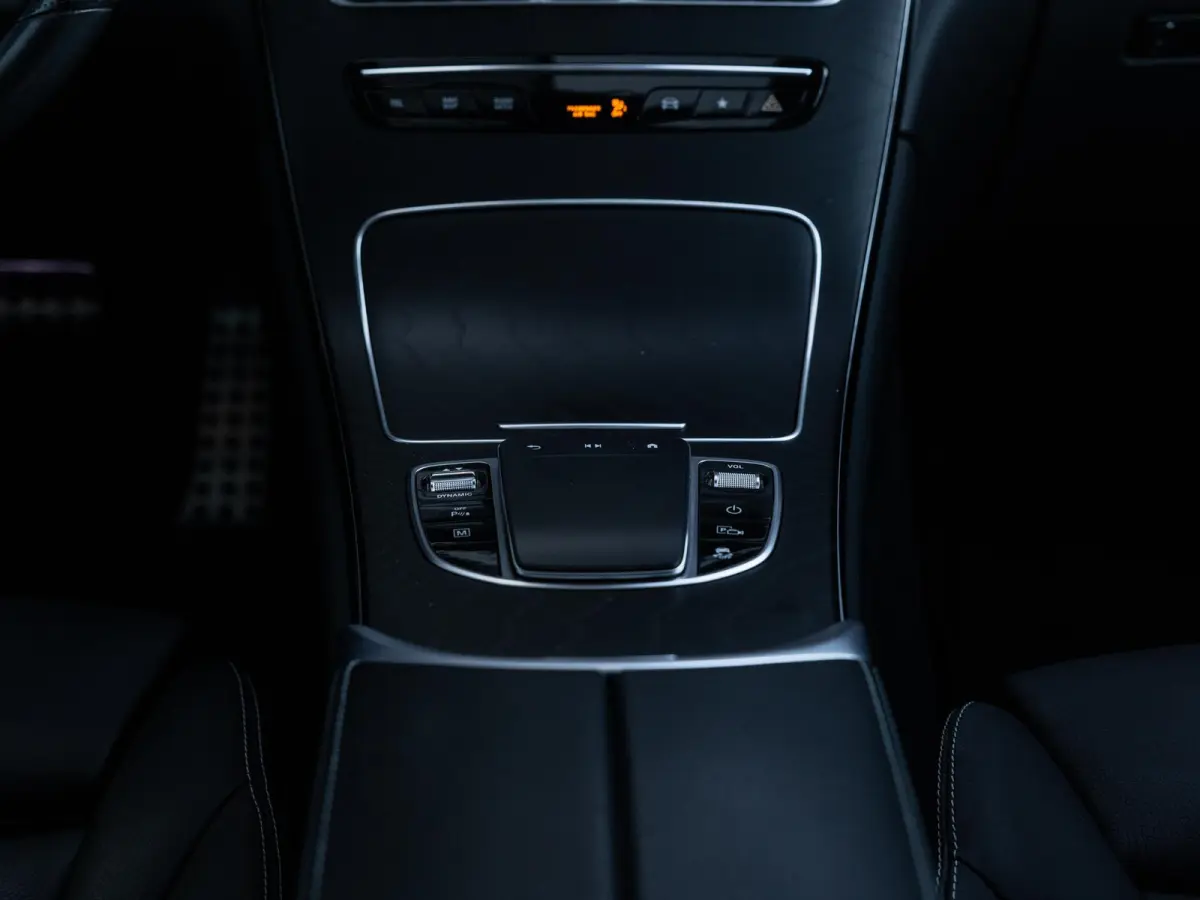300e 4MATIC Business Solution AMG | SCHUIF-KANTELDAK | 360 CAMERA | KEYLESS ENTRY | APPLE CARPLAY | STOELVERWARMING | NL GELEVERD | 1E EIGENAAR | NIGHT PAKKET | SOH 92% |