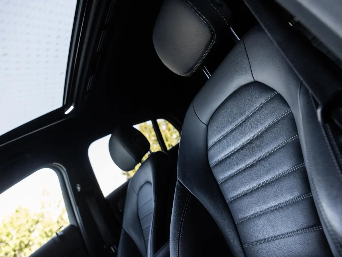 300e 4MATIC Business Solution AMG | SCHUIF-KANTELDAK | 360 CAMERA | KEYLESS ENTRY | APPLE CARPLAY | STOELVERWARMING | NL GELEVERD | 1E EIGENAAR | NIGHT PAKKET | SOH 92% |