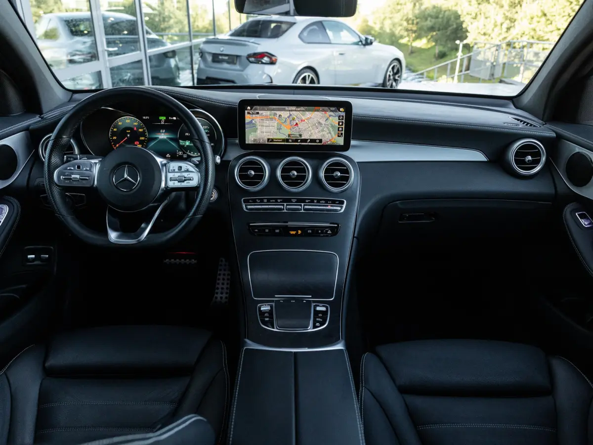 300e 4MATIC Business Solution AMG | SCHUIF-KANTELDAK | 360 CAMERA | KEYLESS ENTRY | APPLE CARPLAY | STOELVERWARMING | NL GELEVERD | 1E EIGENAAR | NIGHT PAKKET | SOH 92% |