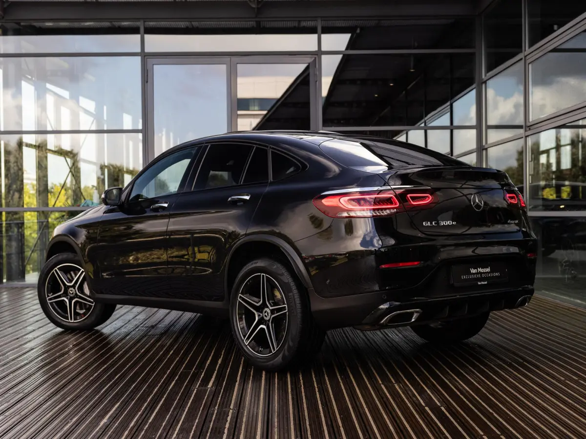 300e 4MATIC Business Solution AMG | SCHUIF-KANTELDAK | 360 CAMERA | KEYLESS ENTRY | APPLE CARPLAY | STOELVERWARMING | NL GELEVERD | 1E EIGENAAR | NIGHT PAKKET | SOH 92% |