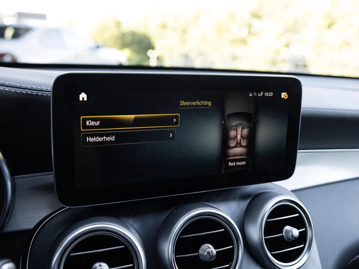 300e 4MATIC Business Solution AMG | SCHUIF-KANTELDAK | 360 CAMERA | KEYLESS ENTRY | APPLE CARPLAY | STOELVERWARMING | NL GELEVERD | 1E EIGENAAR | NIGHT PAKKET | SOH 92% |