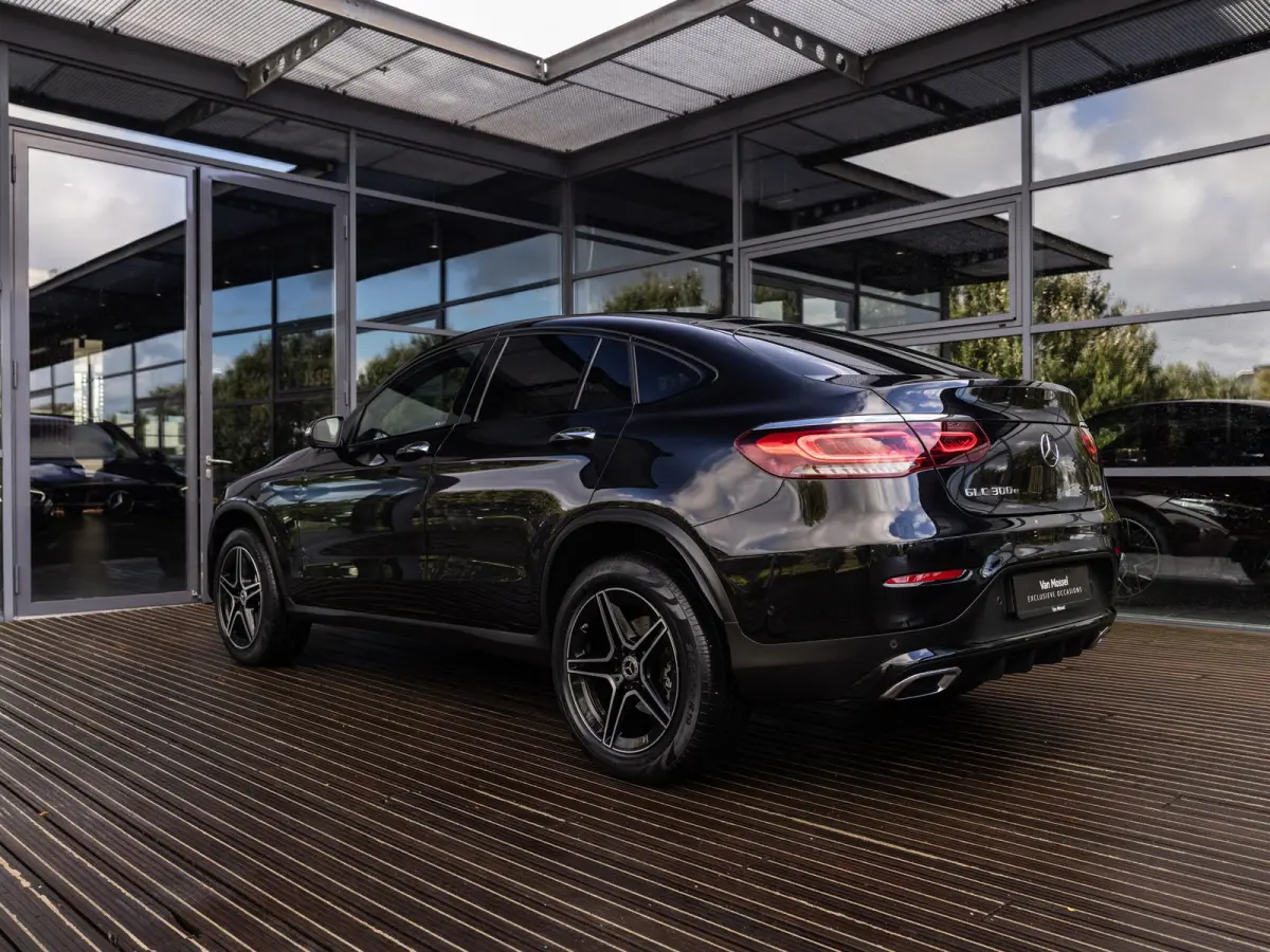 300e 4MATIC Business Solution AMG | SCHUIF-KANTELDAK | 360 CAMERA | KEYLESS ENTRY | APPLE CARPLAY | STOELVERWARMING | NL GELEVERD | 1E EIGENAAR | NIGHT PAKKET | SOH 92% |