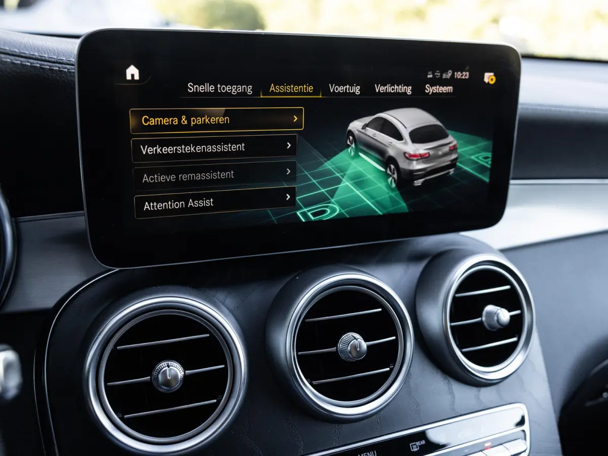 300e 4MATIC Business Solution AMG | SCHUIF-KANTELDAK | 360 CAMERA | KEYLESS ENTRY | APPLE CARPLAY | STOELVERWARMING | NL GELEVERD | 1E EIGENAAR | NIGHT PAKKET | SOH 92% |