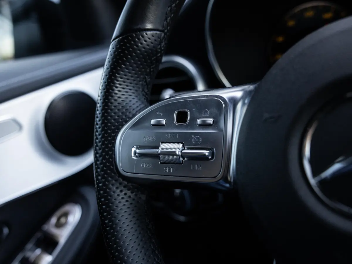 300e 4MATIC Business Solution AMG | SCHUIF-KANTELDAK | 360 CAMERA | KEYLESS ENTRY | APPLE CARPLAY | STOELVERWARMING | NL GELEVERD | 1E EIGENAAR | NIGHT PAKKET | SOH 92% |