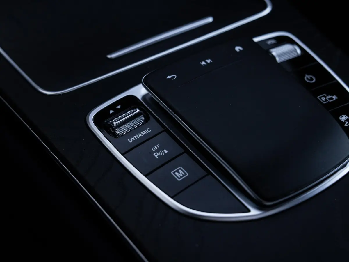 300e 4MATIC Business Solution AMG | SCHUIF-KANTELDAK | 360 CAMERA | KEYLESS ENTRY | APPLE CARPLAY | STOELVERWARMING | NL GELEVERD | 1E EIGENAAR | NIGHT PAKKET | SOH 92% |