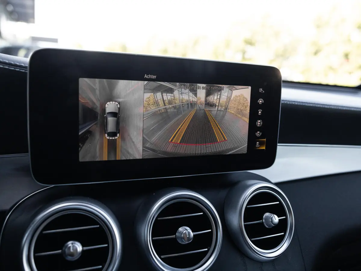 300e 4MATIC Business Solution AMG | SCHUIF-KANTELDAK | 360 CAMERA | KEYLESS ENTRY | APPLE CARPLAY | STOELVERWARMING | NL GELEVERD | 1E EIGENAAR | NIGHT PAKKET | SOH 92% |