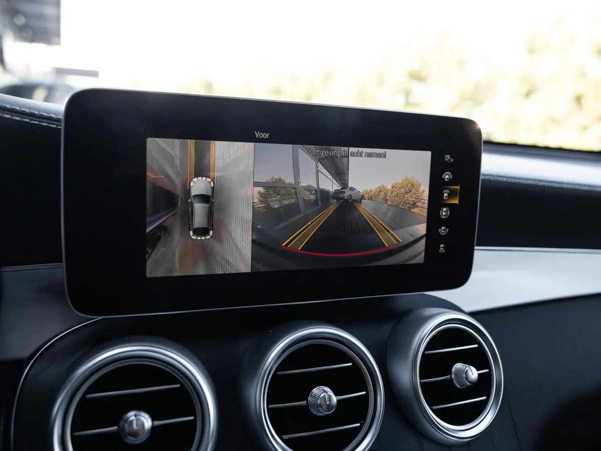 300e 4MATIC Business Solution AMG | SCHUIF-KANTELDAK | 360 CAMERA | KEYLESS ENTRY | APPLE CARPLAY | STOELVERWARMING | NL GELEVERD | 1E EIGENAAR | NIGHT PAKKET | SOH 92% |
