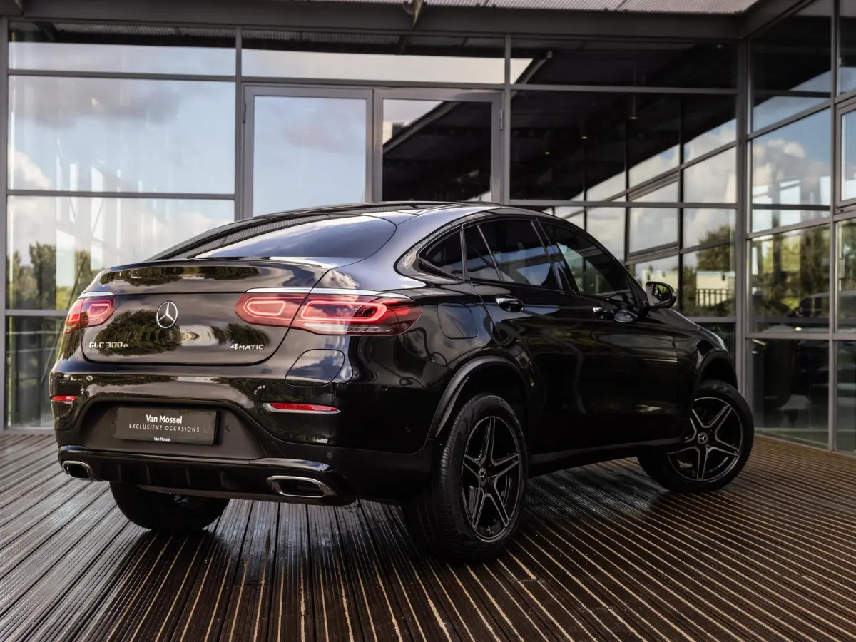 300e 4MATIC Business Solution AMG | SCHUIF-KANTELDAK | 360 CAMERA | KEYLESS ENTRY | APPLE CARPLAY | STOELVERWARMING | NL GELEVERD | 1E EIGENAAR | NIGHT PAKKET | SOH 92% |