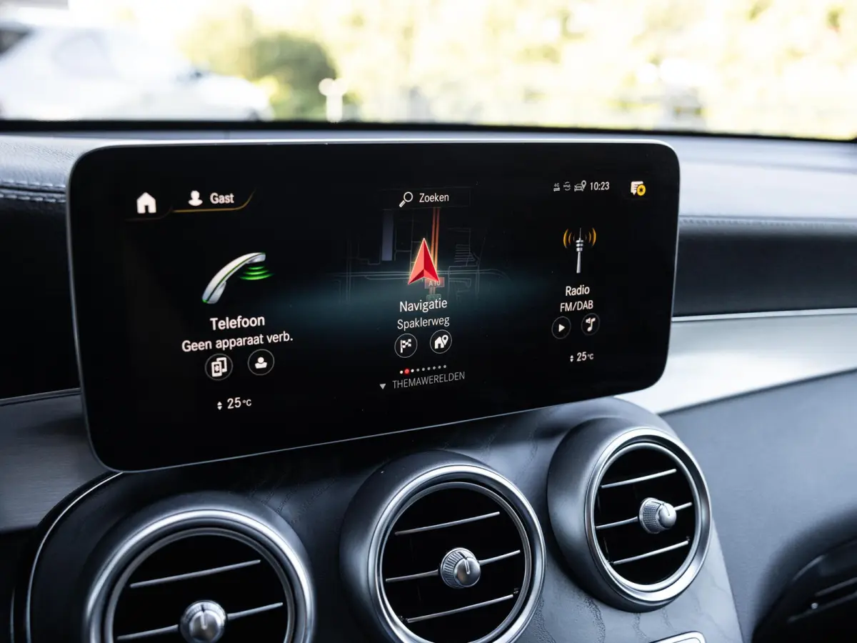 300e 4MATIC Business Solution AMG | SCHUIF-KANTELDAK | 360 CAMERA | KEYLESS ENTRY | APPLE CARPLAY | STOELVERWARMING | NL GELEVERD | 1E EIGENAAR | NIGHT PAKKET | SOH 92% |