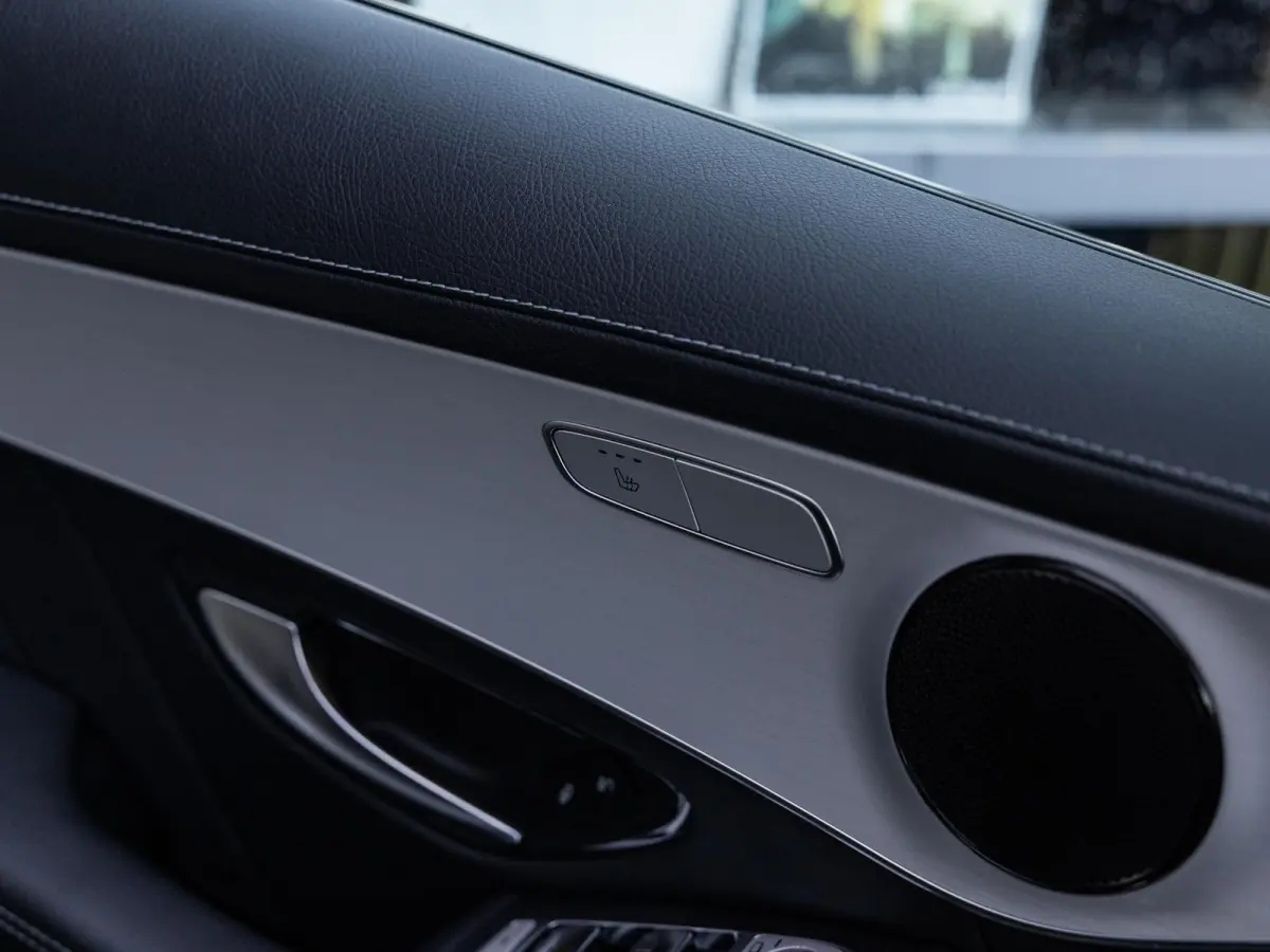 300e 4MATIC Business Solution AMG | SCHUIF-KANTELDAK | 360 CAMERA | KEYLESS ENTRY | APPLE CARPLAY | STOELVERWARMING | NL GELEVERD | 1E EIGENAAR | NIGHT PAKKET | SOH 92% |