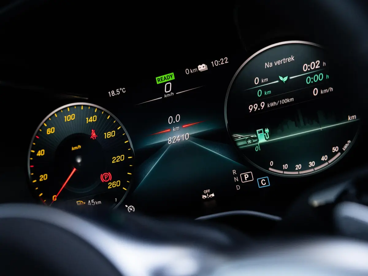 300e 4MATIC Business Solution AMG | SCHUIF-KANTELDAK | 360 CAMERA | KEYLESS ENTRY | APPLE CARPLAY | STOELVERWARMING | NL GELEVERD | 1E EIGENAAR | NIGHT PAKKET | SOH 92% |