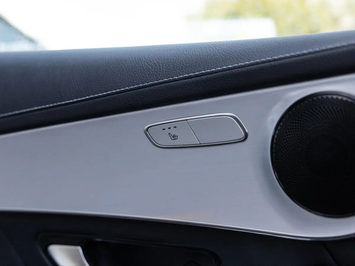 300e 4MATIC Business Solution AMG | SCHUIF-KANTELDAK | 360 CAMERA | KEYLESS ENTRY | APPLE CARPLAY | STOELVERWARMING | NL GELEVERD | 1E EIGENAAR | NIGHT PAKKET | SOH 92% |