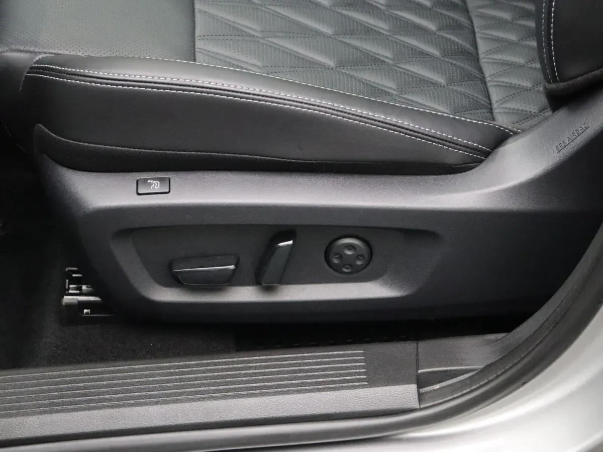 158pk MHEV Xtronic Tekna Plus | Panorama dak | Stoel en stuur verwarming | Head up display |
