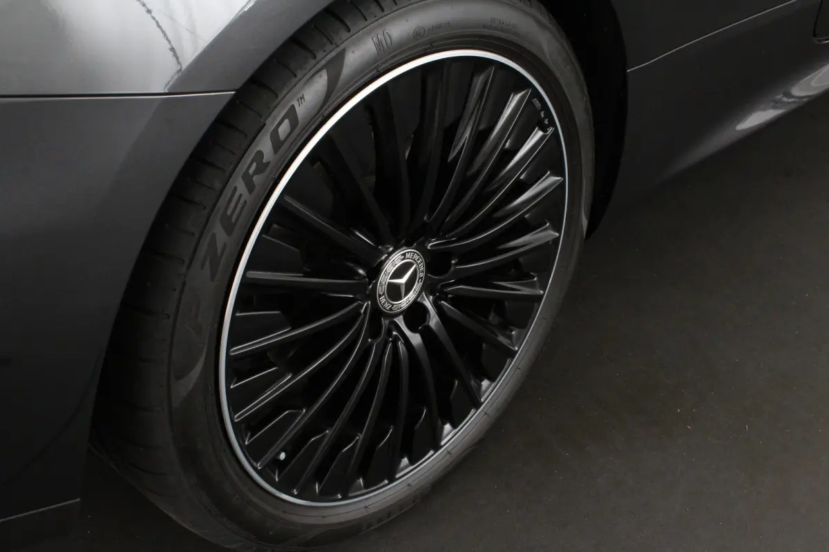 200 AMG Line > Night-pakket/Graphite Grey/High Performance LED
