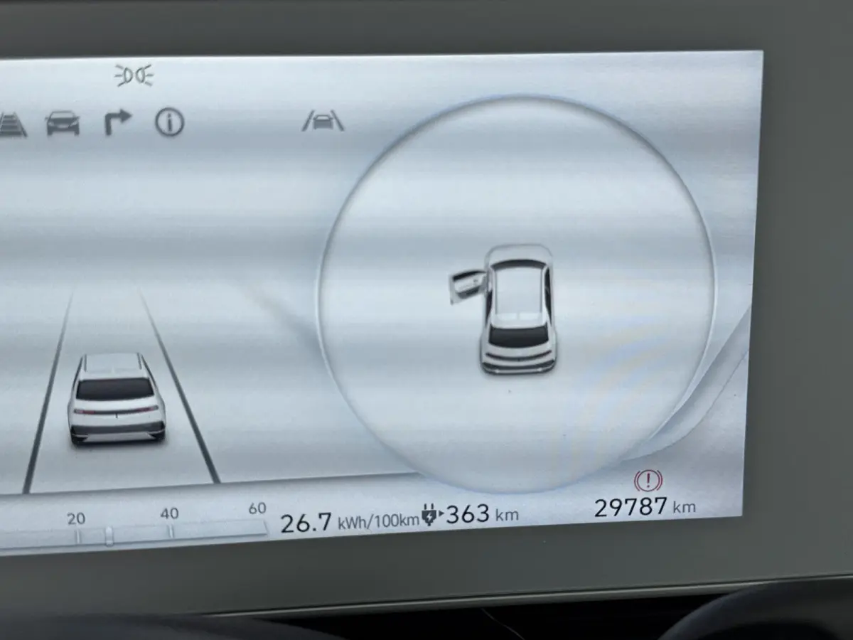Lounge 73kWh | ACC | HUD | 360 camera | stoel/stuurverwarming | Stoelventilatie | Memory | Keyless |