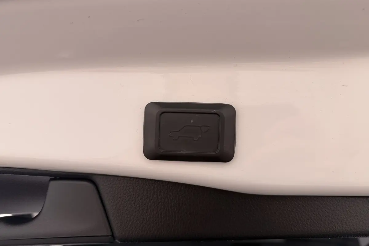 2.5 Hybrid AWD Bi-Tone Carplay Adapt. Cruise Camera