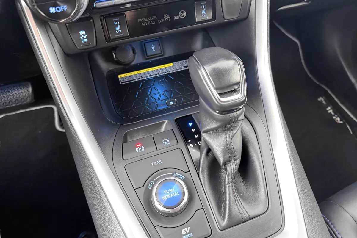 2.5 Hybrid AWD Bi-Tone Carplay Adapt. Cruise Camera