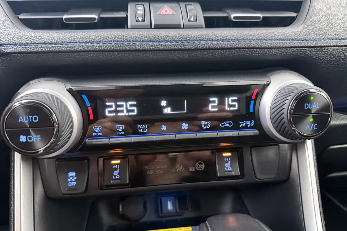2.5 Hybrid AWD Bi-Tone Carplay Adapt. Cruise Camera