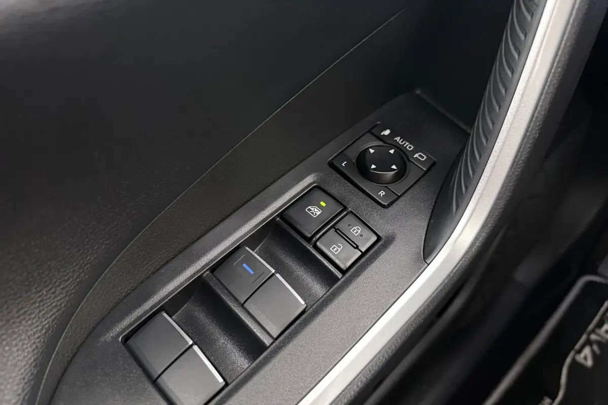 2.5 Hybrid AWD Bi-Tone Carplay Adapt. Cruise Camera