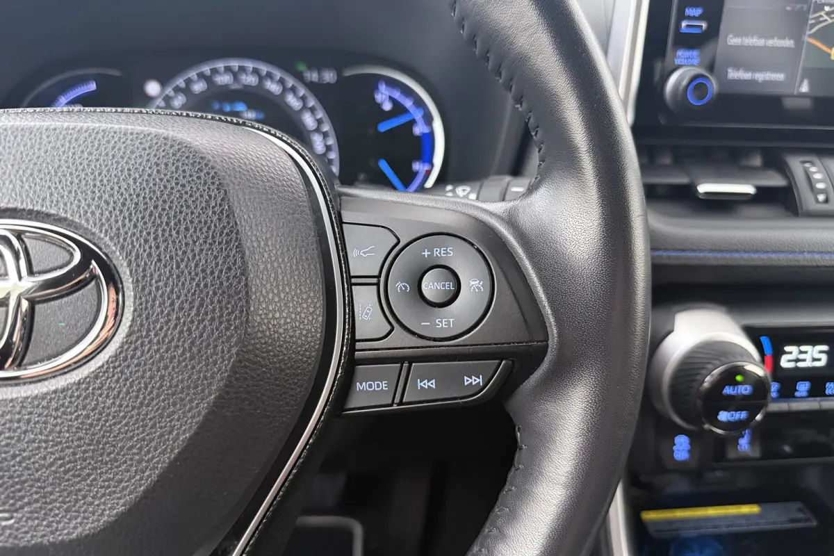 2.5 Hybrid AWD Bi-Tone Carplay Adapt. Cruise Camera