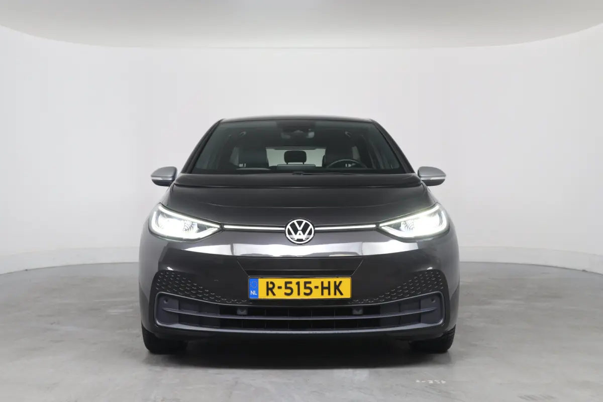 First Plus 58 kWh | Cruise Control Adaptief | Panoramadak | Stoel-/stuurverwarming | Camera | Parkeersensoren | Matrix LED | Apple Carplay & Android Auto