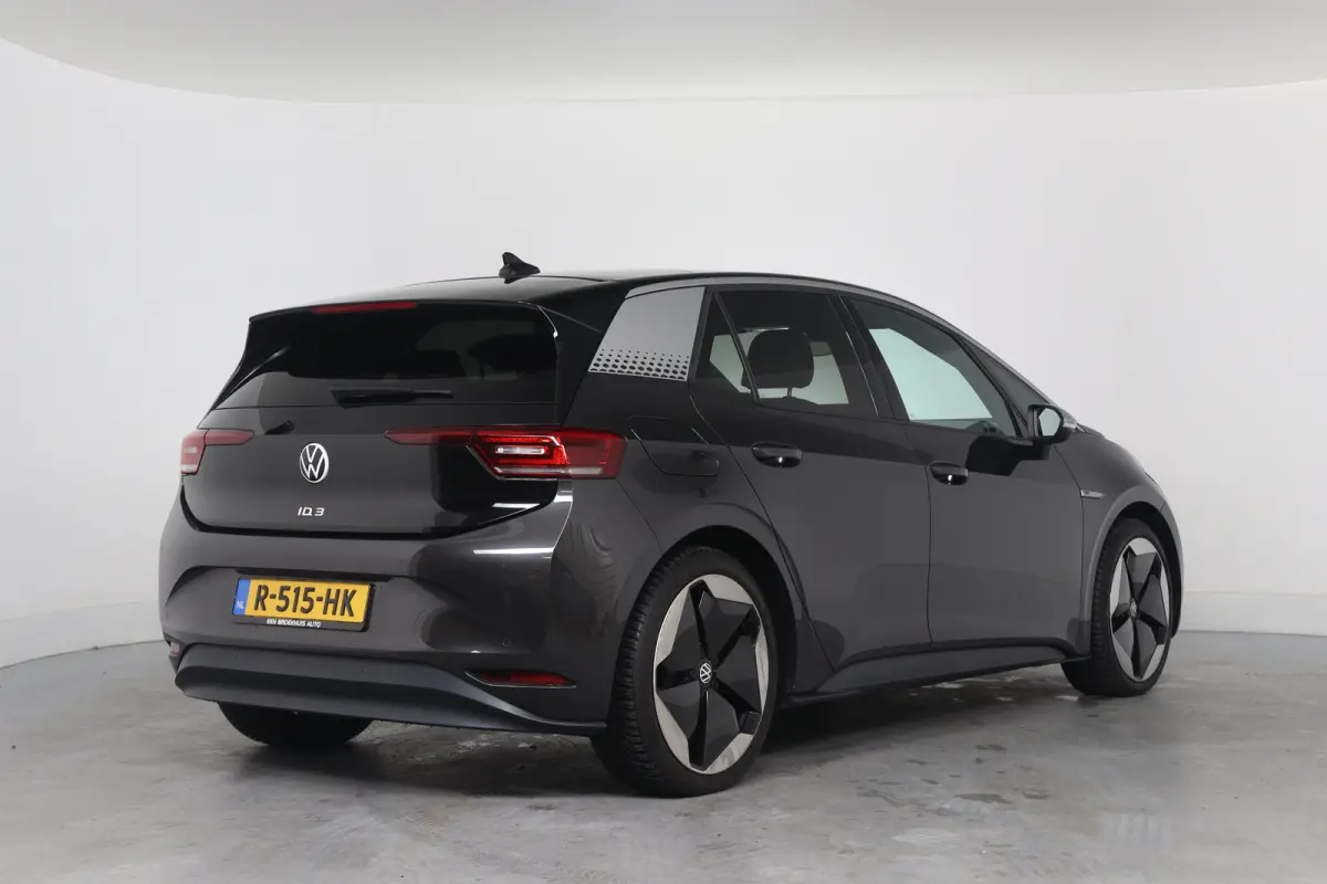 First Plus 58 kWh | Cruise Control Adaptief | Panoramadak | Stoel-/stuurverwarming | Camera | Parkeersensoren | Matrix LED | Apple Carplay & Android Auto