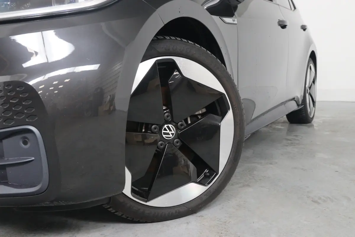 First Plus 58 kWh | Cruise Control Adaptief | Panoramadak | Stoel-/stuurverwarming | Camera | Parkeersensoren | Matrix LED | Apple Carplay & Android Auto