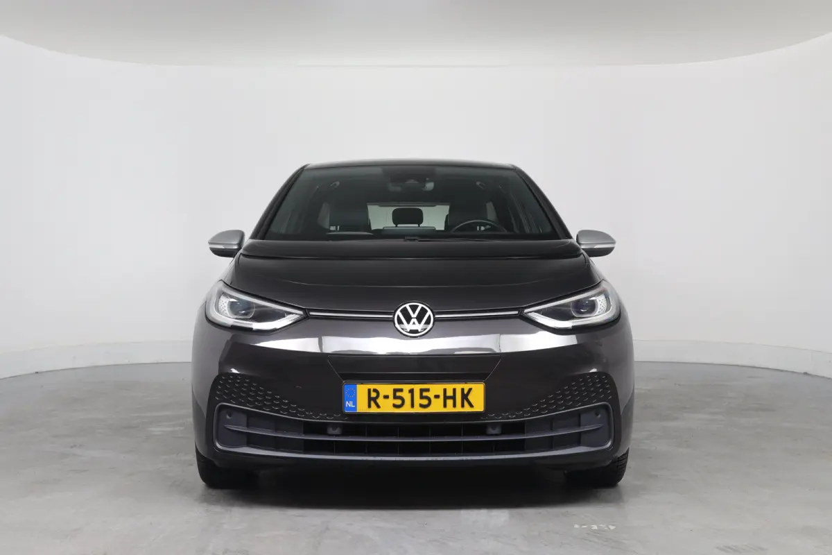 First Plus 58 kWh | Cruise Control Adaptief | Panoramadak | Stoel-/stuurverwarming | Camera | Parkeersensoren | Matrix LED | Apple Carplay & Android Auto