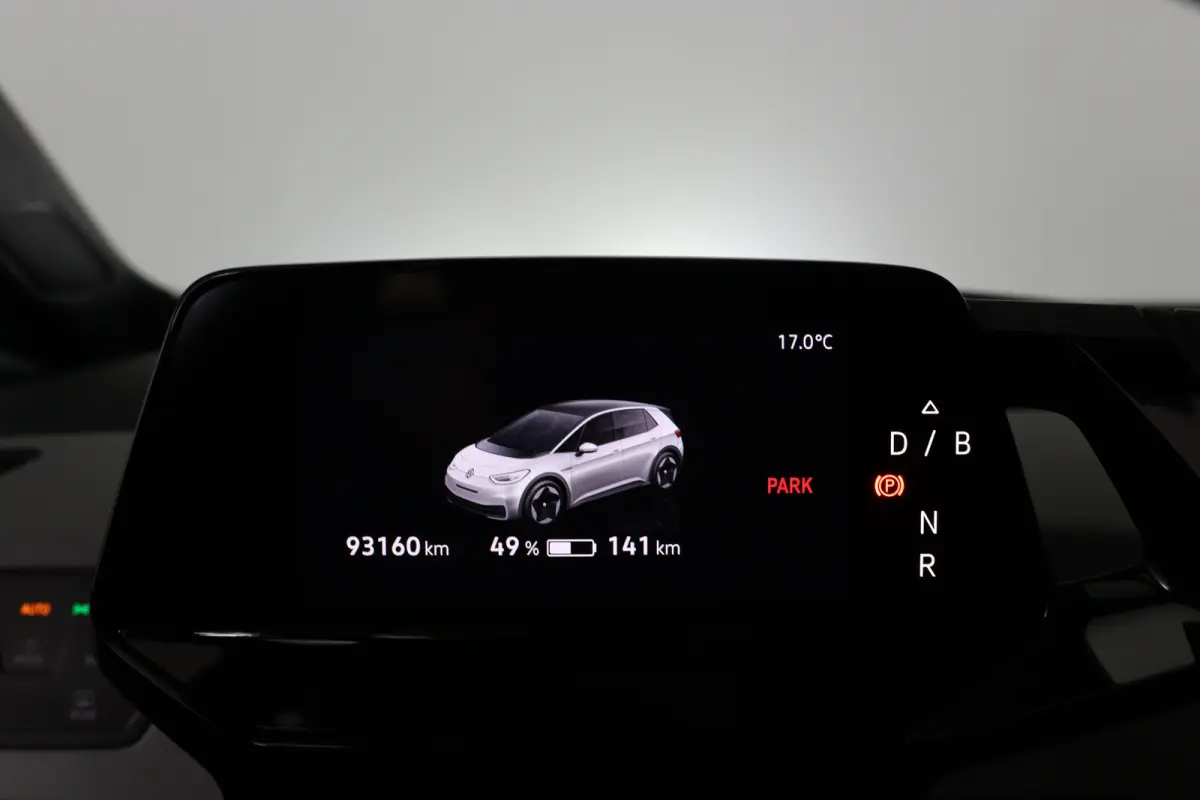 First Plus 58 kWh | Cruise Control Adaptief | Panoramadak | Stoel-/stuurverwarming | Camera | Parkeersensoren | Matrix LED | Apple Carplay & Android Auto