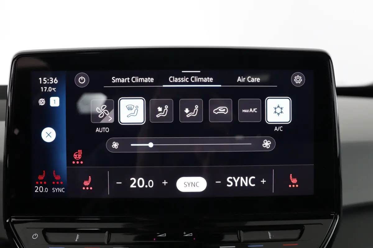First Plus 58 kWh | Cruise Control Adaptief | Panoramadak | Stoel-/stuurverwarming | Camera | Parkeersensoren | Matrix LED | Apple Carplay & Android Auto