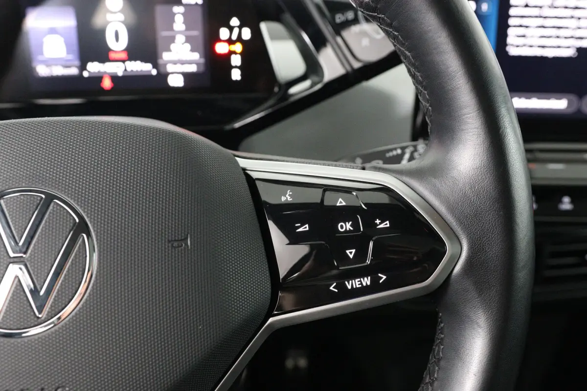 First Plus 58 kWh | Cruise Control Adaptief | Panoramadak | Stoel-/stuurverwarming | Camera | Parkeersensoren | Matrix LED | Apple Carplay & Android Auto