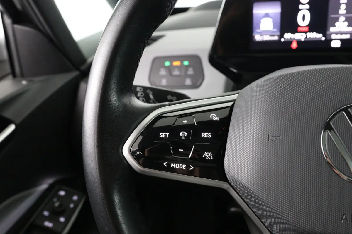 First Plus 58 kWh | Cruise Control Adaptief | Panoramadak | Stoel-/stuurverwarming | Camera | Parkeersensoren | Matrix LED | Apple Carplay & Android Auto