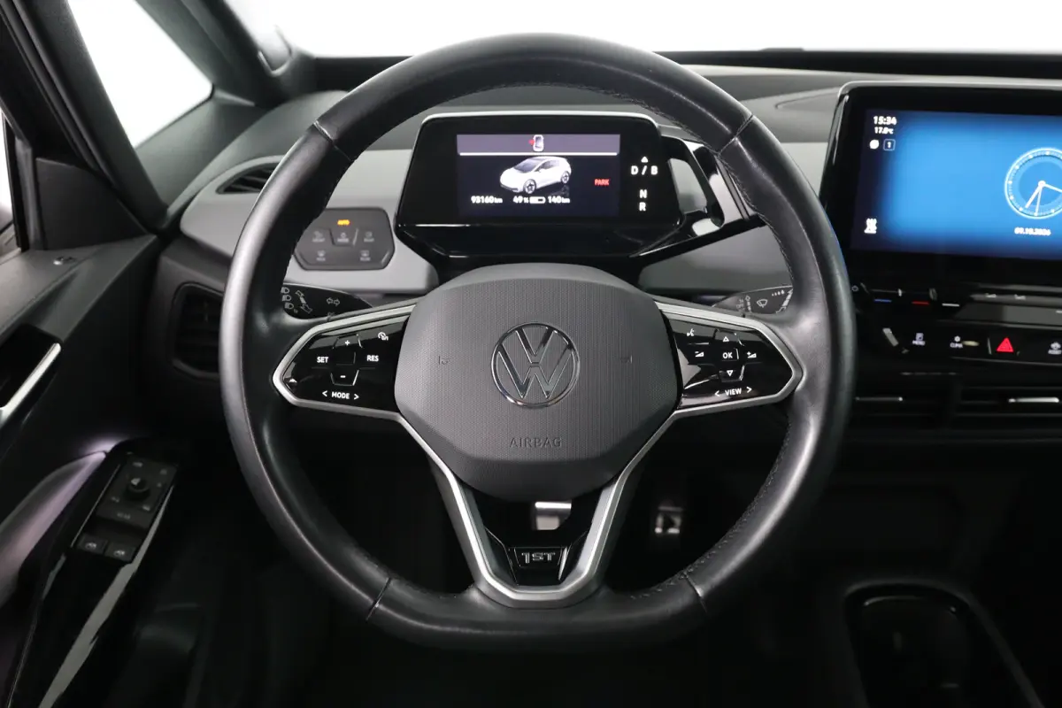 First Plus 58 kWh | Cruise Control Adaptief | Panoramadak | Stoel-/stuurverwarming | Camera | Parkeersensoren | Matrix LED | Apple Carplay & Android Auto