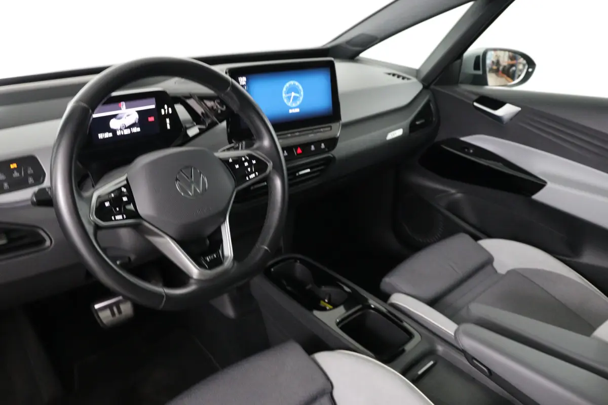 First Plus 58 kWh | Cruise Control Adaptief | Panoramadak | Stoel-/stuurverwarming | Camera | Parkeersensoren | Matrix LED | Apple Carplay & Android Auto